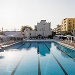 Hr מלון 4*