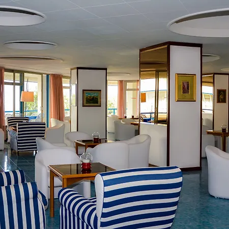 酒店 Hr 西尼加利亚